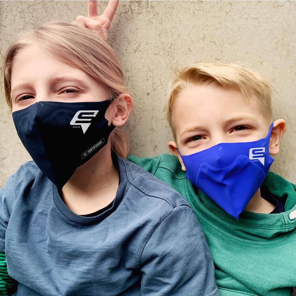 Zertifizierte juniorcare Schutzmasken mit dem S'COOl Logo